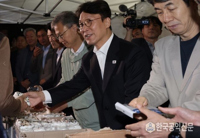 김민석 총리, 새벽인력시장 방문