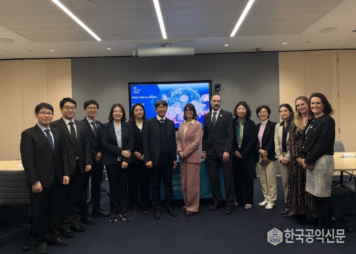 질병관리청-UKHSA(가운데 임승관 질병관리청장과 수잔 홉킨스 UKHSA 청장)